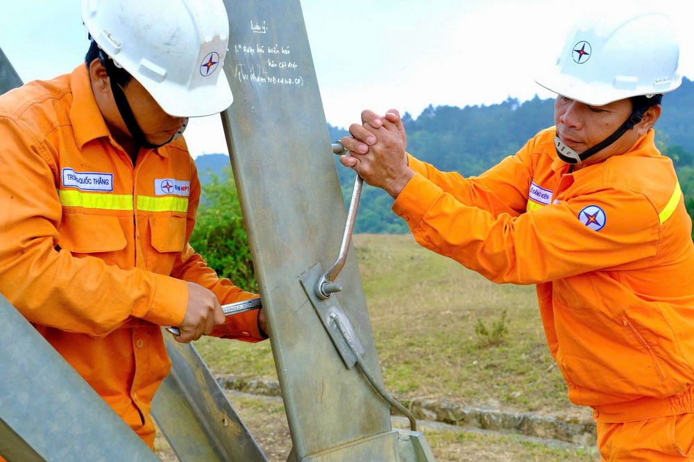 truyen-tai-dien-1--dam-bao-cung-cap-dien-an-toan-mua-kho-2025-cho-khu-vuc-phia-bac_67b6a32261611.jpg